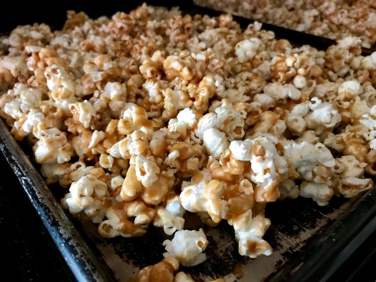 Easy, Awesome Homemade Caramel Popcorn