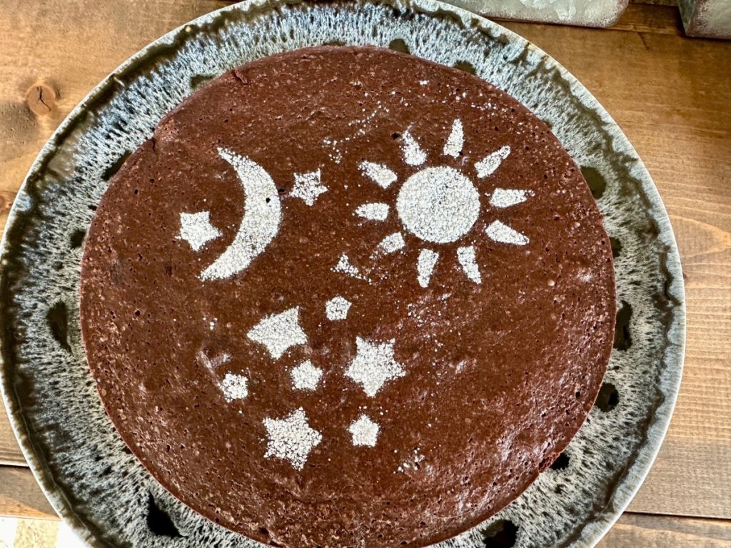 Amazing, Easy, Not-Too-Sweet Flourless Chocolate Cake (gluten-free) | This delicious and fancy dessert is super easy, a gluten-free and flourless dessert for Passover or the Days of Unleavened Bread. #chocolate #chocolatecake #glutenfree #gf #flourless #unleavened