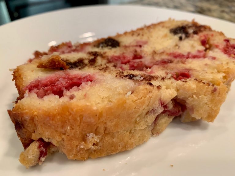 Raspberry Skyr Cake With White & Dark Chocolate
