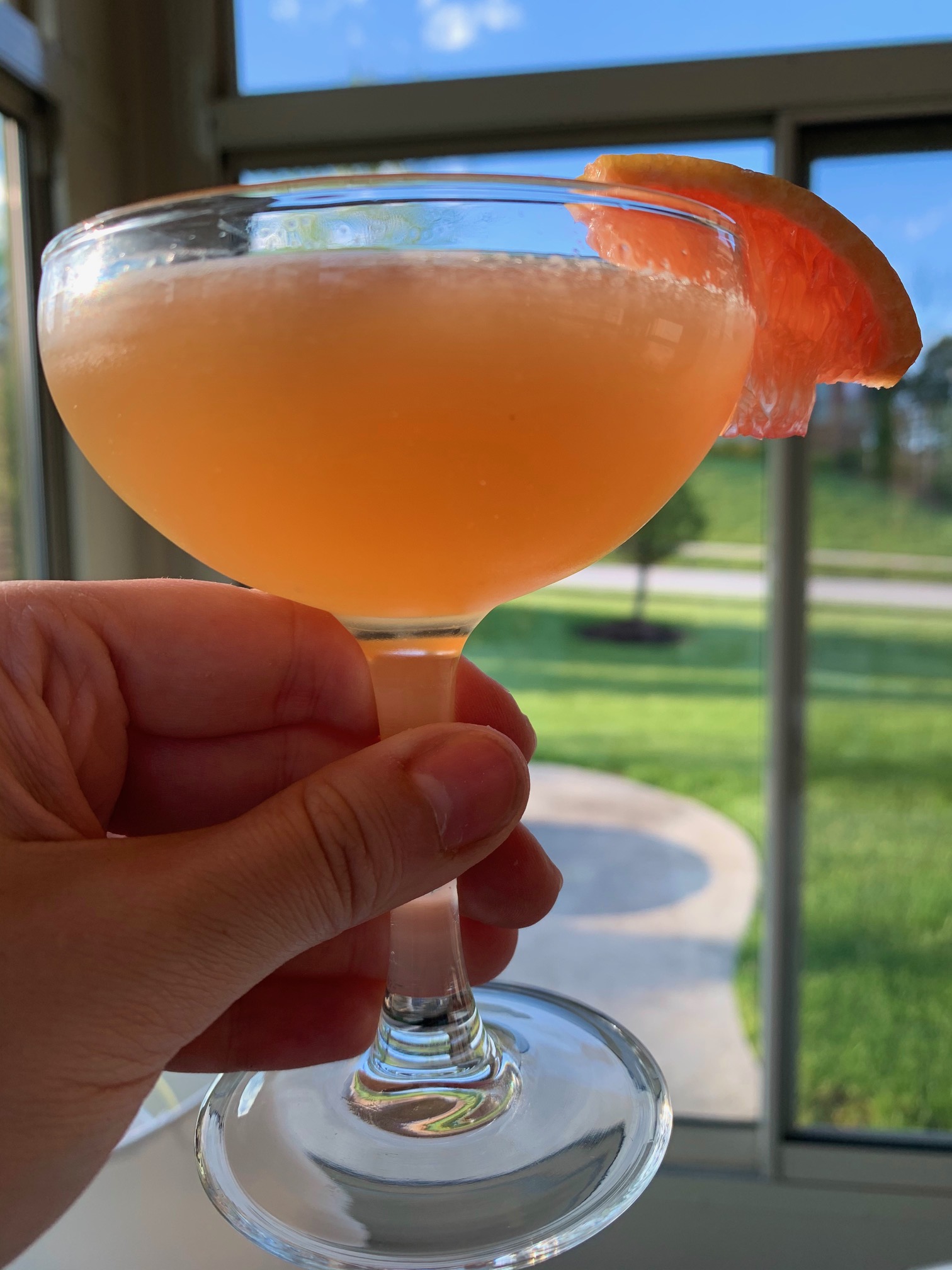 A Classic Brown Derby Cocktail | This cocktail has a rich history and is made with bourbon and grapefruit for a delicious and refreshing drink. It's the perfect choice for spring, combining tart grapefruit juice, sweet honey syrup, and a kick of bourbon. #cocktail #easycocktail #easydrinkrecipe #grapefruit #bourbon