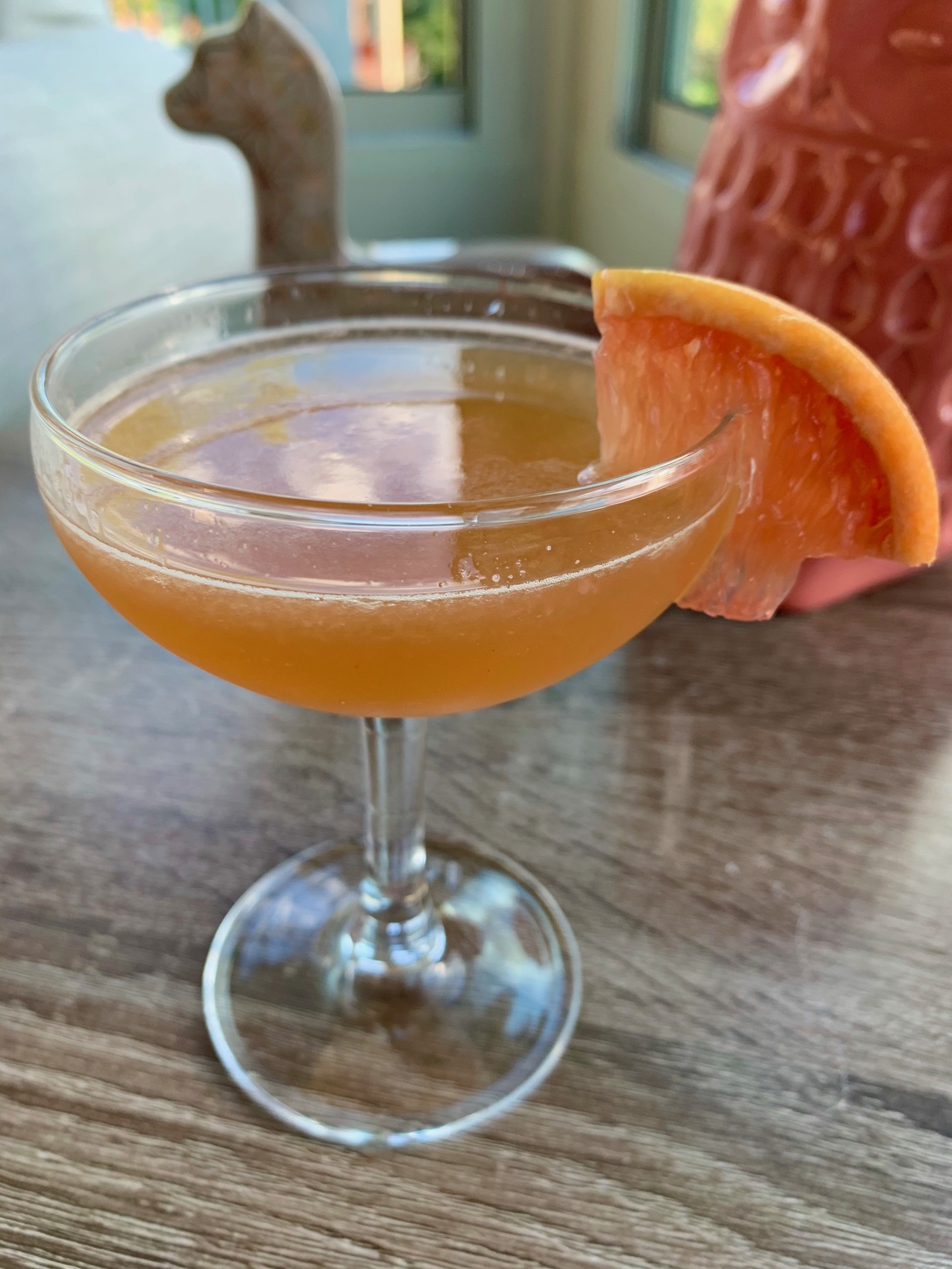 A Classic Brown Derby Cocktail | A delicious bourbon grapefruit cocktail with a rich background. This tangy and effortless cocktail is ideal for the spring season, featuring freshly squeezed grapefruit juice, honey syrup, and a touch of boozy bourbon. #cocktail #easycocktail #easydrinkrecipe #grapefruit #bourbon