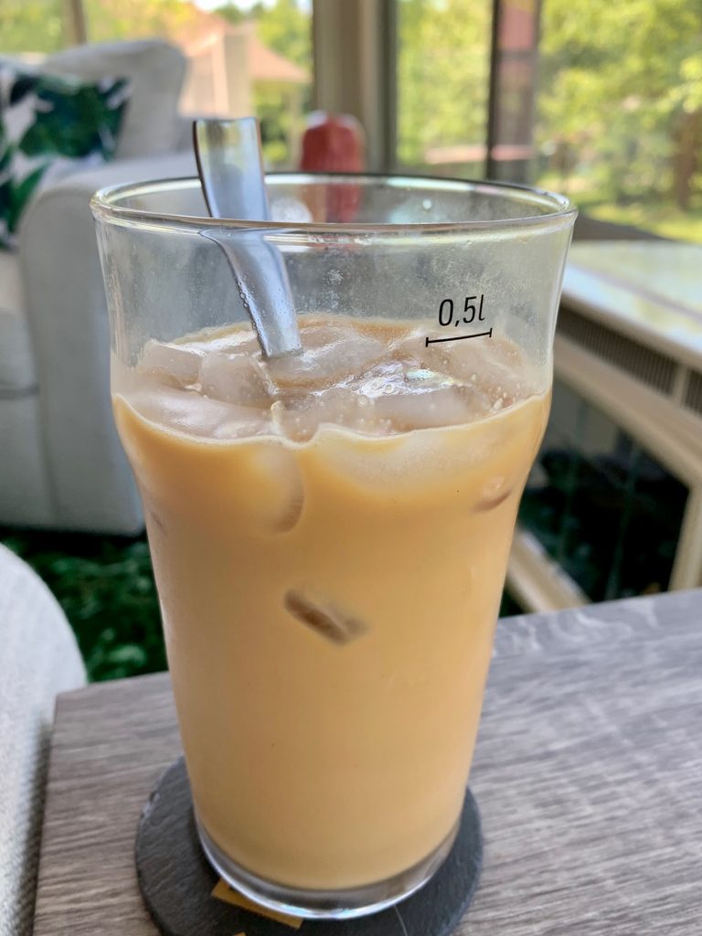 https://findingtimeforcooking.com/wp-content/uploads/2020/06/Iced-Coffee-Aeropress-vertical-768x1024.jpg