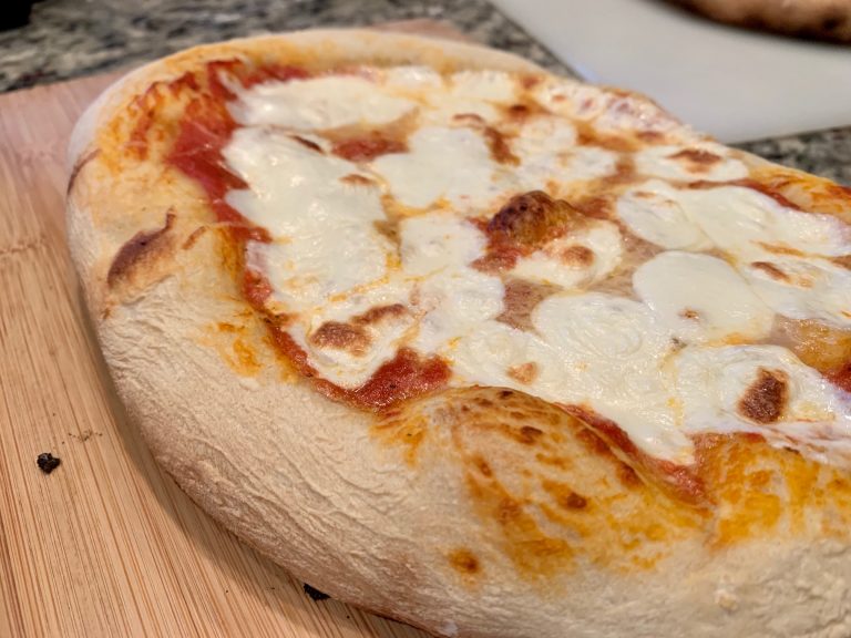 Simple No-Cook Tomato Sauce For Traditional Margherita Pizza