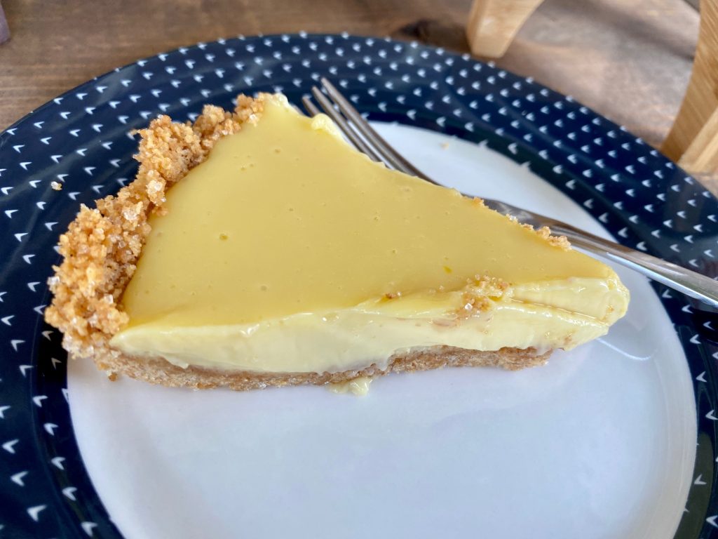 The Best Key Lime Pie Recipe - how to make an easy homemade key lime pie