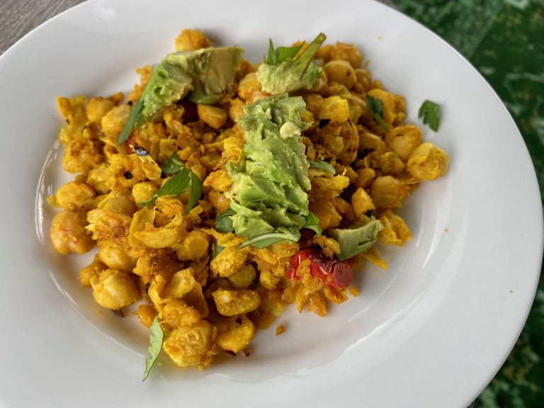 10-Minute Spiced Chickpea Scramble