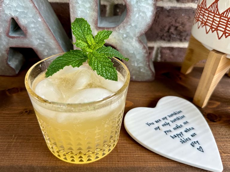 Fuzzy Navel All-Grown-Up (Mint & Apricot Gin Cocktail)