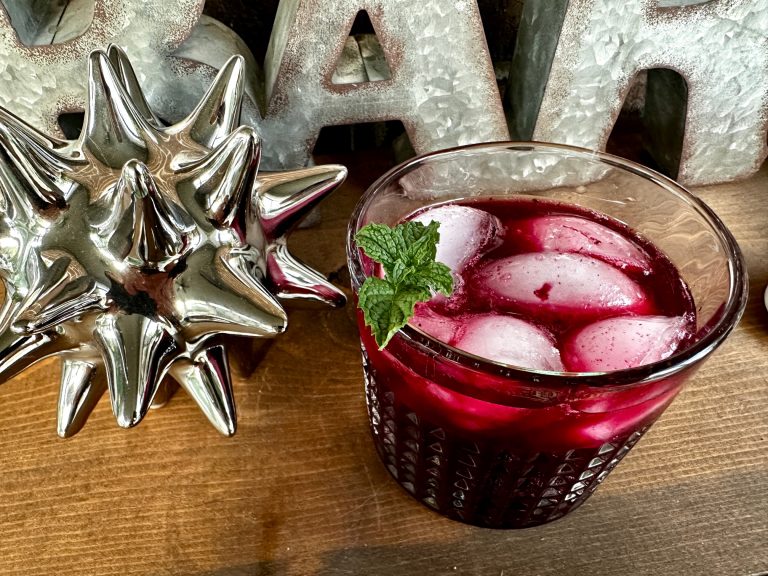 Blueberry Mint Gin Smash (An Easy, Delicious Blueberry Gin Cocktail)