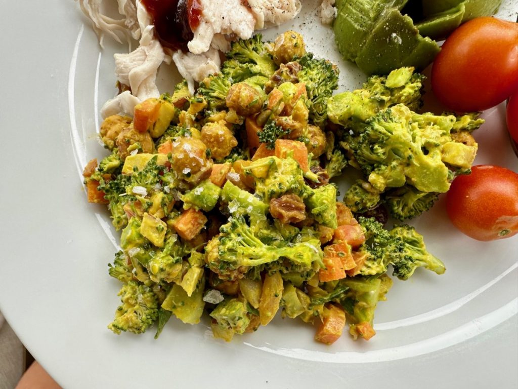 This super healthy curry broccoli salad is a flavorful, crunchy delight...an easy & healthy vegetarian main dish or side dish that packed with nutrients & fiber. 