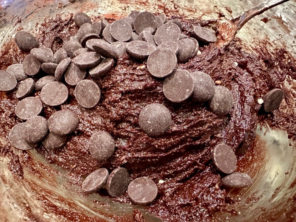 these healthy dark chocolate tahini cookies are gluten-free, vegan, & nut-free