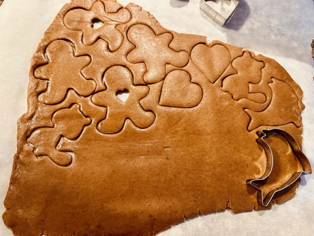 15+ Gift Ideas for Bakers, Cooks, & Foodies | Finding the perfect gift can be a tough...if you're looking for gifts for people who like to cook or bake, these unique kitchen gift ideas have got you covered! Thoughtful holiday gift ideas for cooks, the best gifts for foodies, and special gift ideas for bakers, whether Christmas gifts, birthdays, or a "just because" gift. 