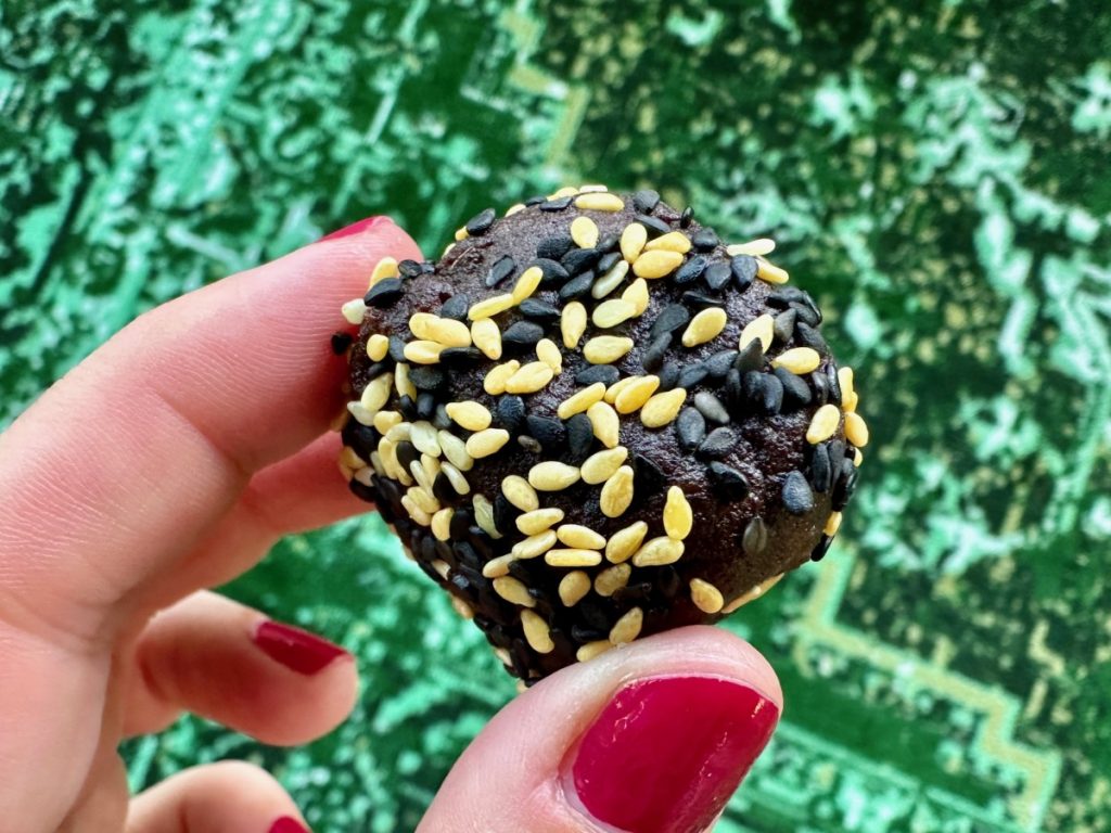 Healthy Dark Chocolate, Date, & Tahini Truffles | These healthy chocolate truffles are made of dates, tahini, & cocoa powder...a sweet treat that's super easy to make, naturaly gluten-free & dairy-free, as well as vegan.
