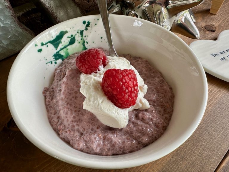 Easy, Healthy Raspberry Chia Pudding (Dairy-Free)