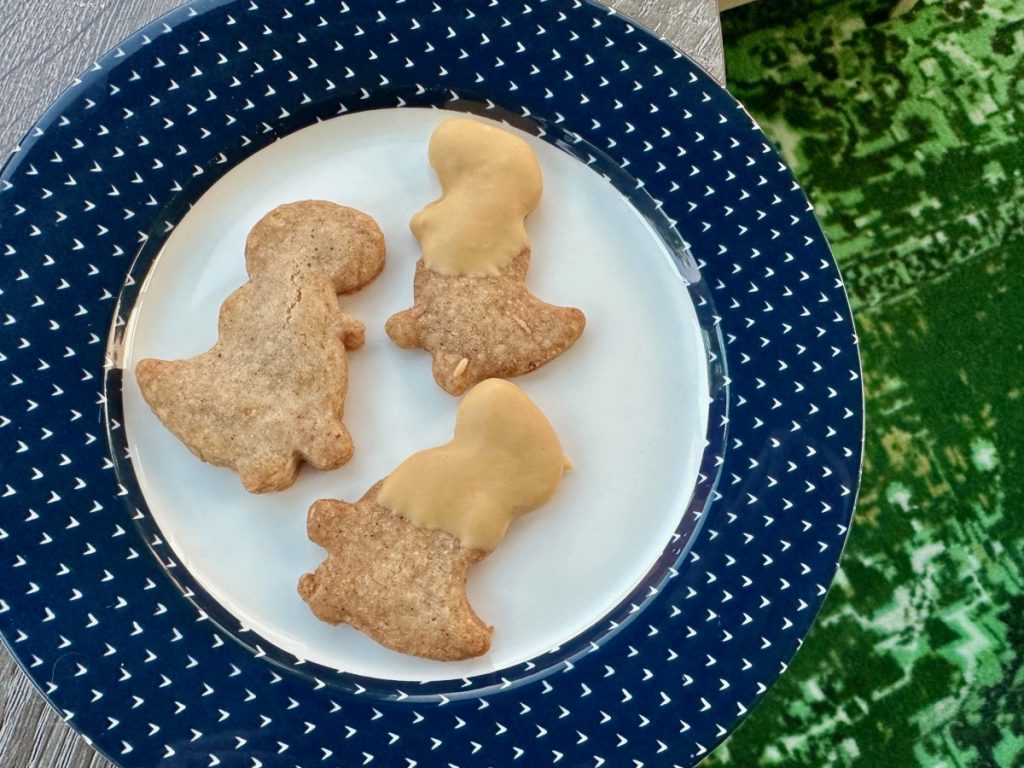 Easy Chai Spiced Shortbread Cookies | This delicious chai shortbread is melt-in-your-mouth perfection. These chai cookies are easy to make, packed with warm spices & a hint of orange, a lovely treat! Easy cookie recipes, chai desserts, chai spices, afternoon tea recipes. #cookierecipes #cookies #chaispice #shortbread Easy Chai Spiced Shortbread Cookies | This delicious chai shortbread is melt-in-your-mouth perfection. These chai cookies are easy to make, packed with warm spices & a hint of orange, a lovely treat!