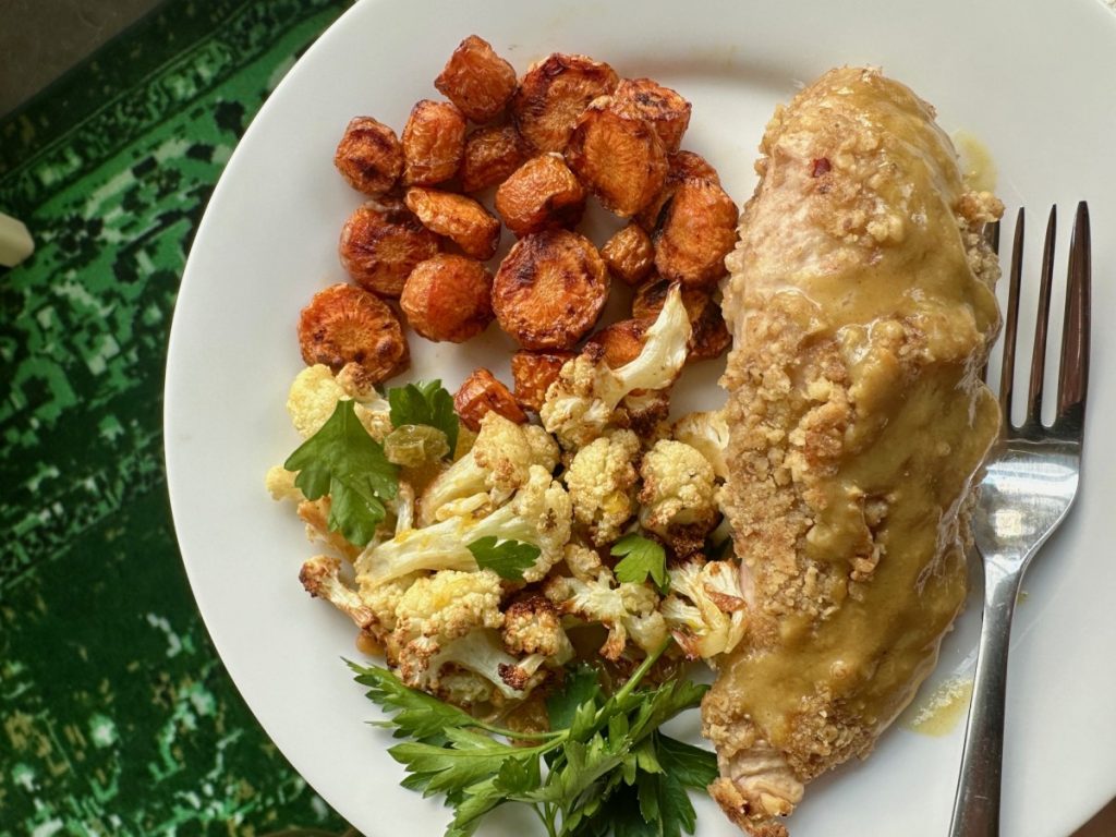 Easy, Delicious Walnut-Crusted Chicken | These walnut-crusted chicken breasts are SO delicious and shockingly easy...a perfect weeknight dinner, or something fancy for a dinner party. It's a great, healthy, high-protein meal option, and can be easily made gluten-free (I always make it that way!). #easydinner #weeknightmeal #healthyrecipe