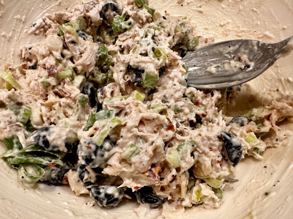 "Everything Bagel Seasoning" Chicken Salad with Dried Cherries & Toasted Almonds | This delicious chicken salad recipe is easy to make & so delicious! 