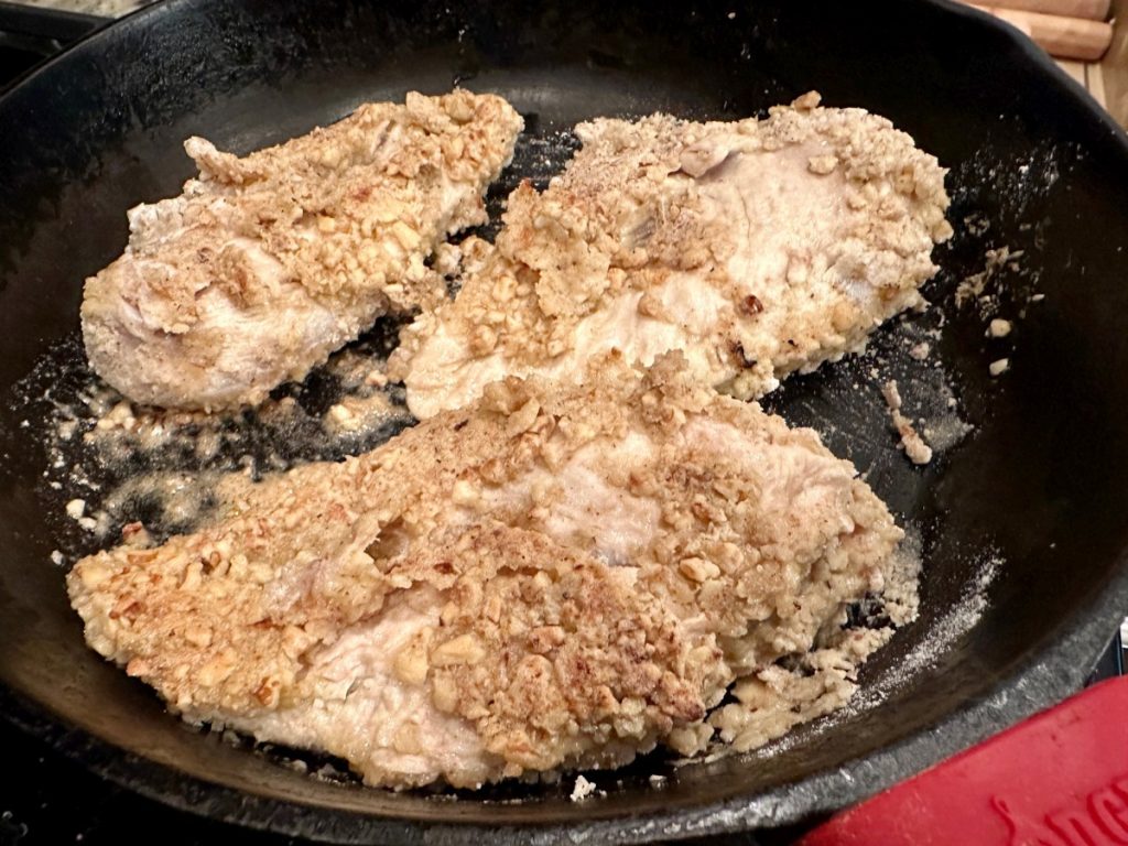 the coating for this walnut-crusted chicken is super easy & full of protein