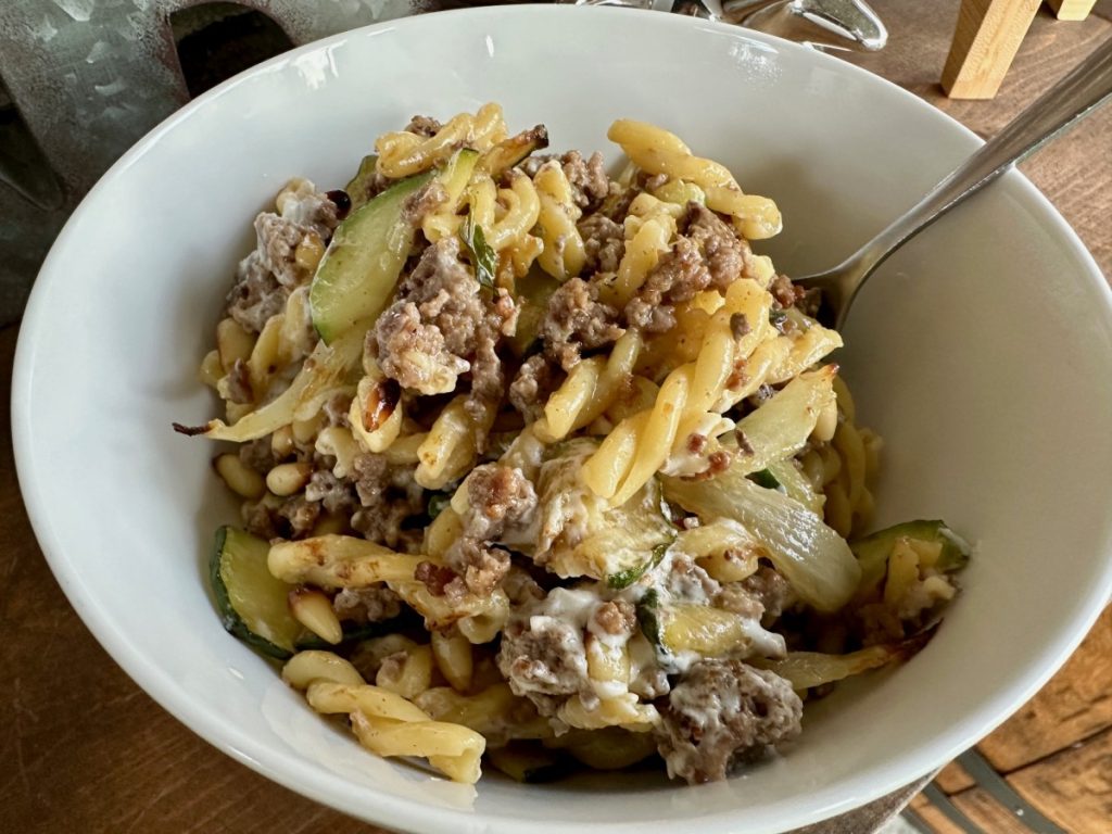 Easy, Addictive Beef & Zucchini Pasta with White Wine, Oregano, Pine Nuts, & Goat Cheese | This delicious pasta is PACKED with flavors, so easy to make & absolute heaven!