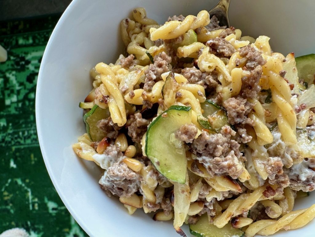 Easy, Addictive Beef & Zucchini Pasta with White Wine, Oregano, Pine Nuts, & Goat Cheese | This delicious pasta is PACKED with flavors, so easy to make & absolute heaven! 