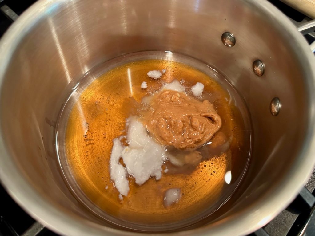 this easy coypcat Honey Mama's peanut butter cup truffle fudge