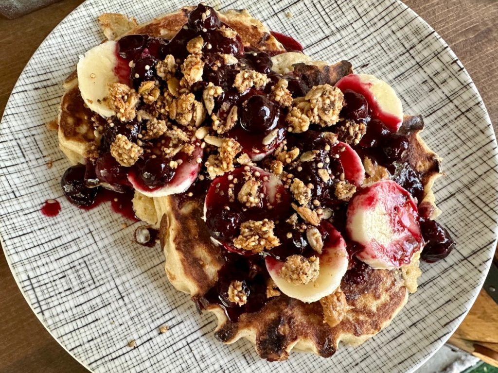 Easy Cottage Cheese Protein Pancakes (including GF option) | If you're looking for a high-protein but still indulgent brunch option, these cottage high-protein cheese pancakes are super easy and delicious! They're soft and fluffy, and only take a few minutes to make! 