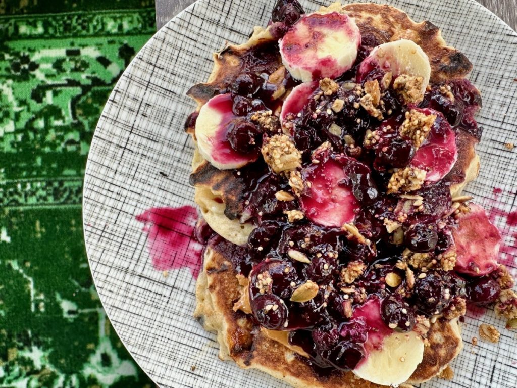 Easy Cottage Cheese Protein Pancakes (including GF option) | If you're looking for a high-protein but still indulgent brunch option, these cottage high-protein cheese pancakes are super easy and delicious! 