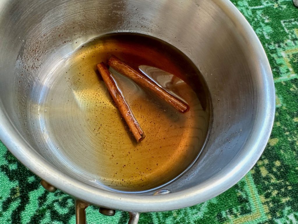 How to Make Demerara Simple Syrup in 2 Minutes | If you're looking for the best simple syrup for old fashioned cocktails, bourbon drinks, & coffee, this easy demerara (raw sugar) simple syrup is the way to go! 