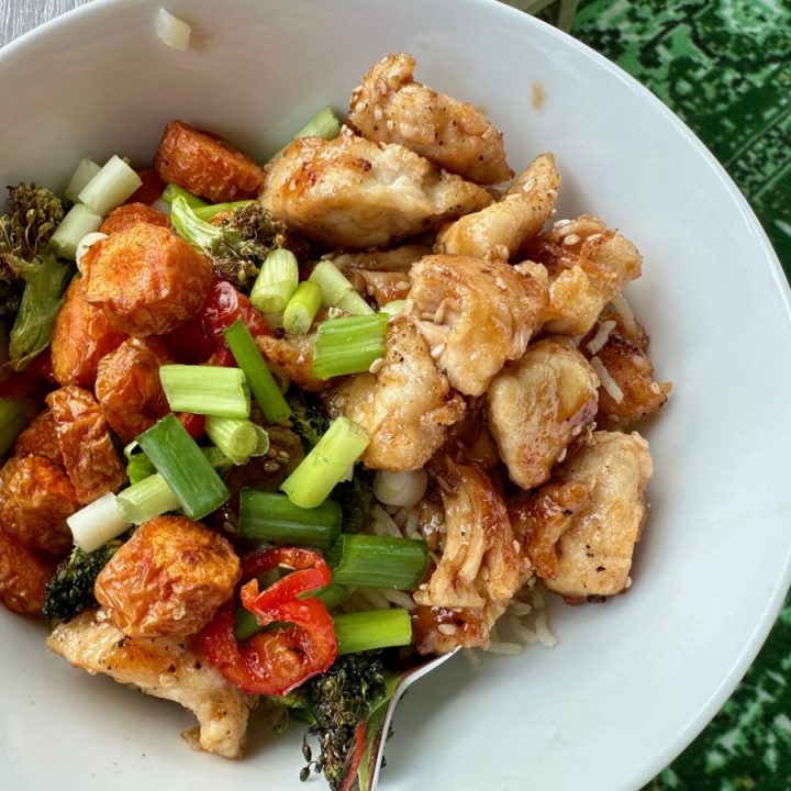 Healthy Honey Sesame Chicken Meal Prep Bowls