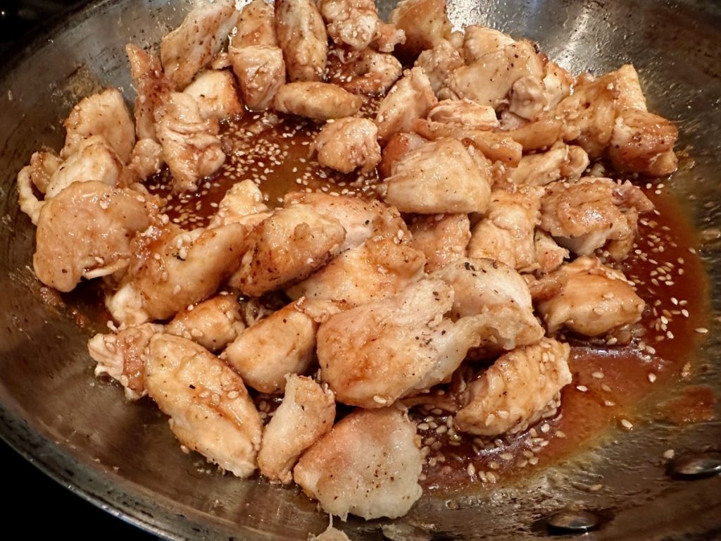 These healthy honey sesame chicken bowls are the perfect meal prep option, bursting with flavor and packed with veggies!
