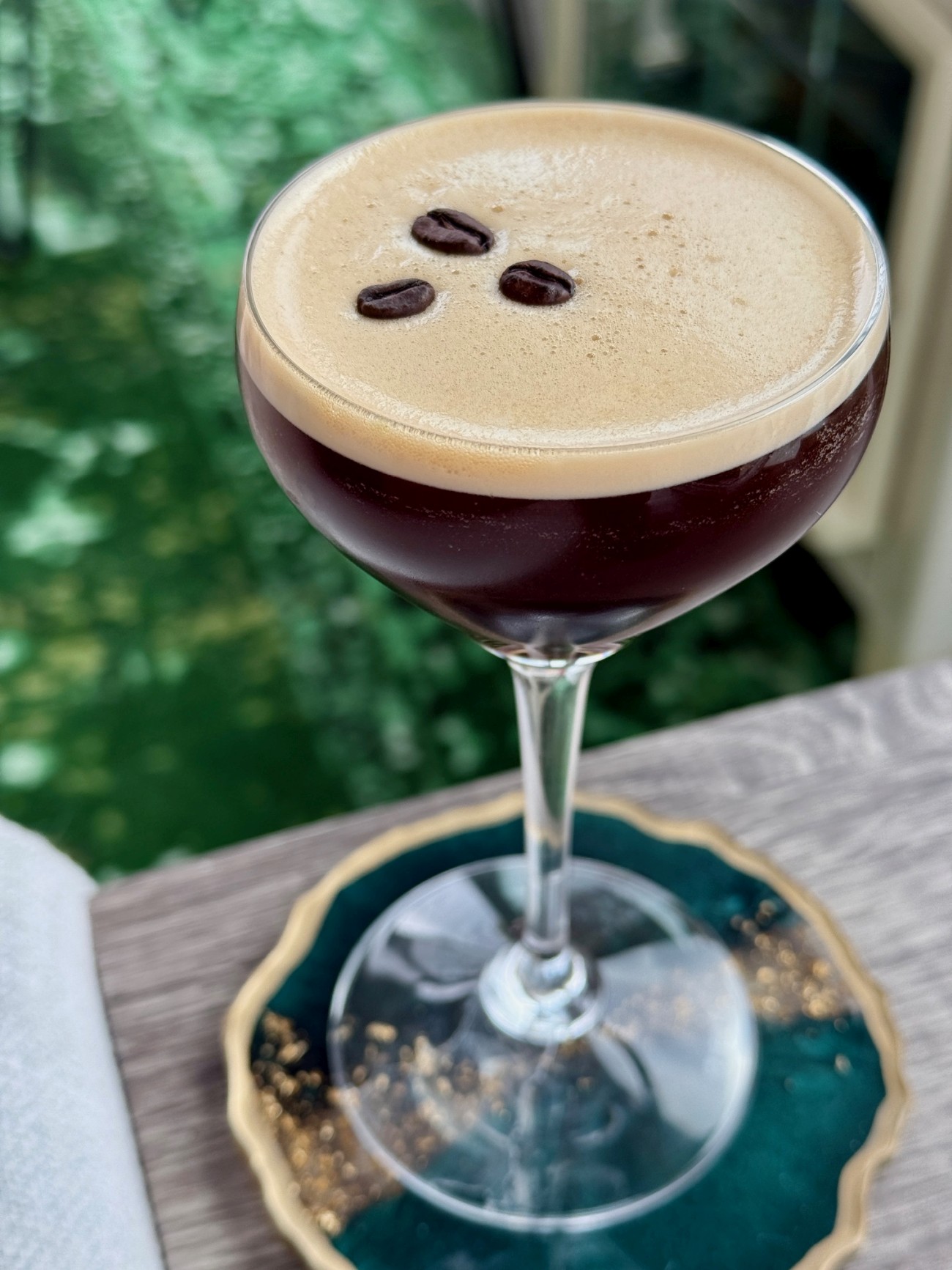 Fresh Mint Espresso Martini (a.k.a. "Shadow Daddy") | This mint espresso martini is a delicious twist on the classic for any cocktail lover. If you're an Empyrean Series or Fourth Wing fanatic (hello, #booktok), it's also an Onyx Storm cocktail inspired by Xaden Riorson...dark, bitter, a bit sweet, with a hint of mint and swirling gold flecks.
