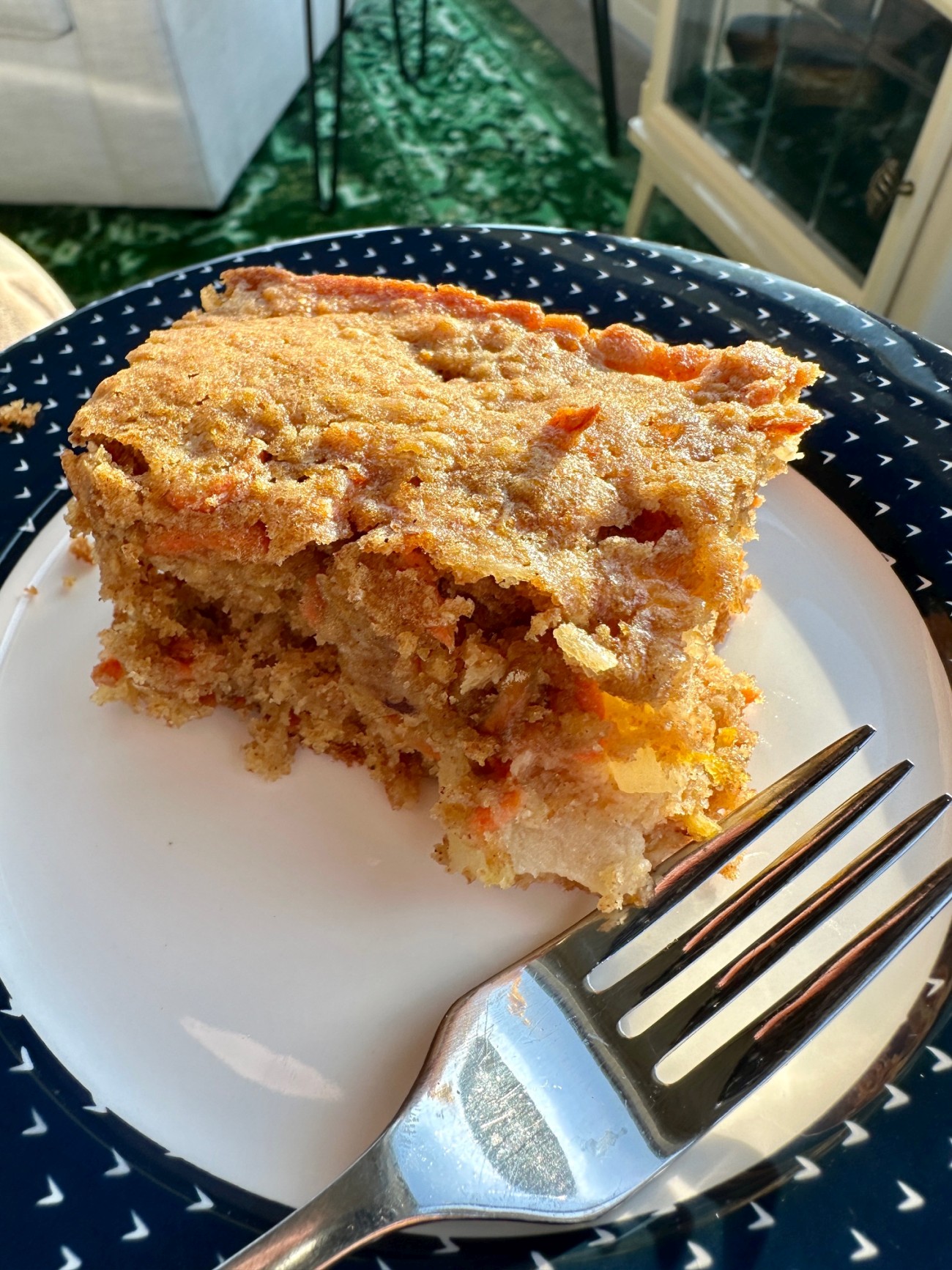 Morning Glory Breakfast Bars | This easy, healthy breakfast cake takes the iconic morning glory flavor combo and turns it into delicious make-ahead breakfast bars. It's a healthy yet indulgent meal prep breakfast option that's packed with apple, carrot, pineapple, coconut, and warm spices! Healthy breakfast ideas, make-ahead breakfast recipe.