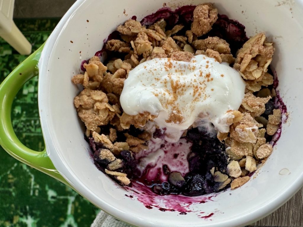 Healthy Breakfast Blueberry Crumble | This delicious healthy blueberry crisp makes an awesome breakfast, feeling indulgent but still packed with antioxidants, low in sugar, and high in fiber!  It's a great single-serving (or two-serving) blueberry crisp recipe that can be thrown together in a few minutes, the perfect way to use up those blueberries sitting in your fridge.  It can also easily be made gluten-free or vegan if desired.