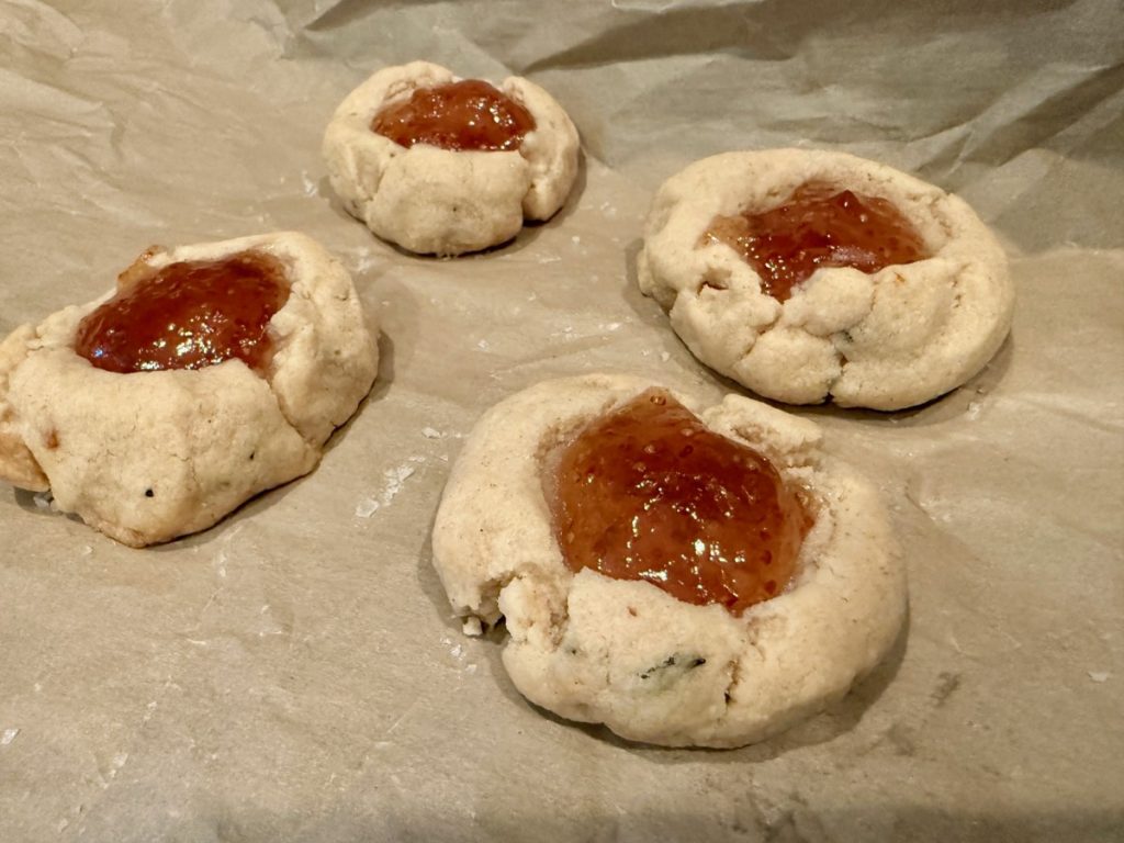 These sweet-and-savory rosemary fig jam cookies (biscuits??) are bizarre and delicious. Bizarrely delicious. Is it a dessert?? An appetizer?? You choose.