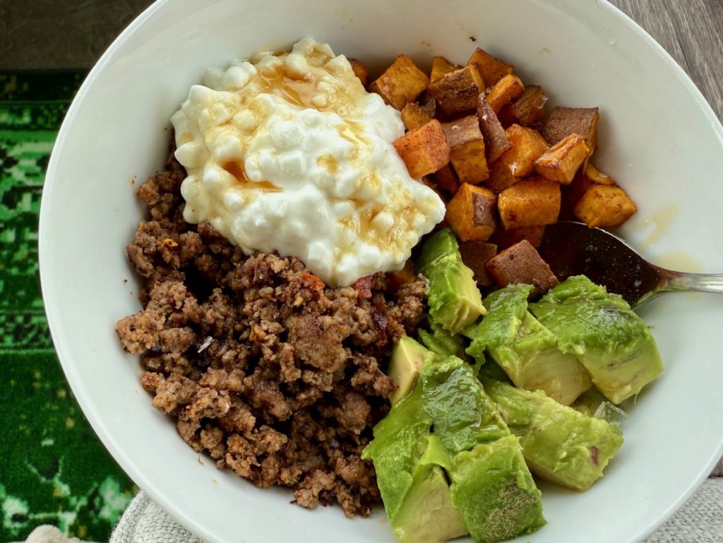 Viral Tiktok Hot Honey Beef Bowl | This super easy, delicious hot honey beef bowl recipe needs to go in your weekly dinner rotation (or healthy "throw together" lunch repertoire)! I've been making it at least once a week for over a year...it's got a perfect balance of protein, healthy fats, and complex carbs, & is component-based so you can easily whip up the individual pieces. A healthy lunch recipe or healthy, fast dinner recipe you'll love!