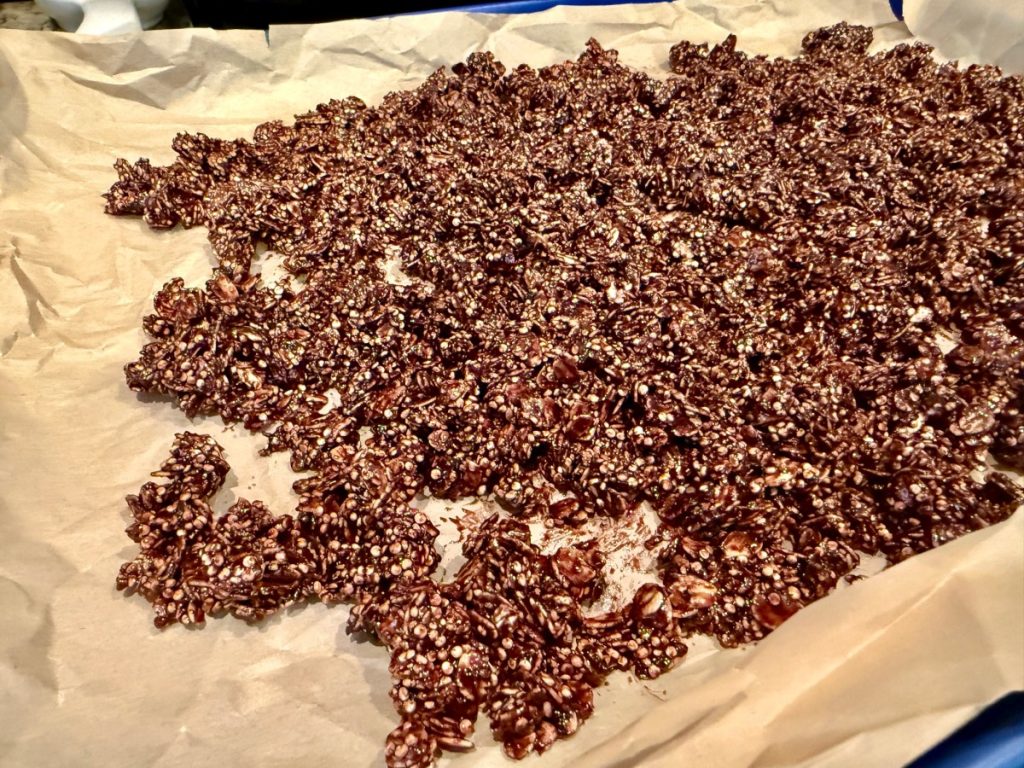 healthy dark chocolate granola