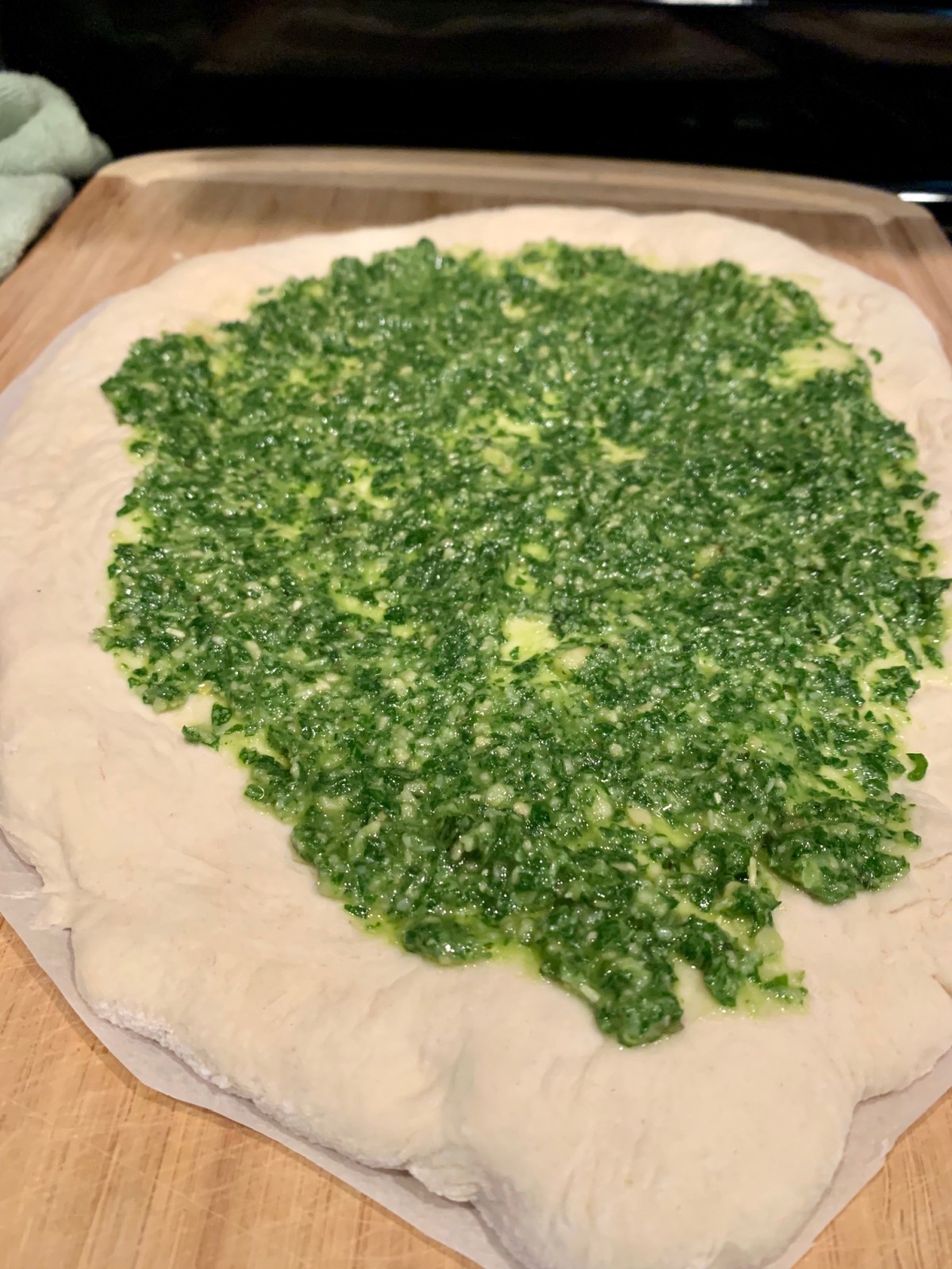 How to Make Grilled Pesto Pizza | Grilled pizza is one of the easiest & most delicious weeknight meals, and pesto pizza is one of my most popular pizza flavor combos.  I strongly believe in using fresh homemade pesto makes this taste so much better!  