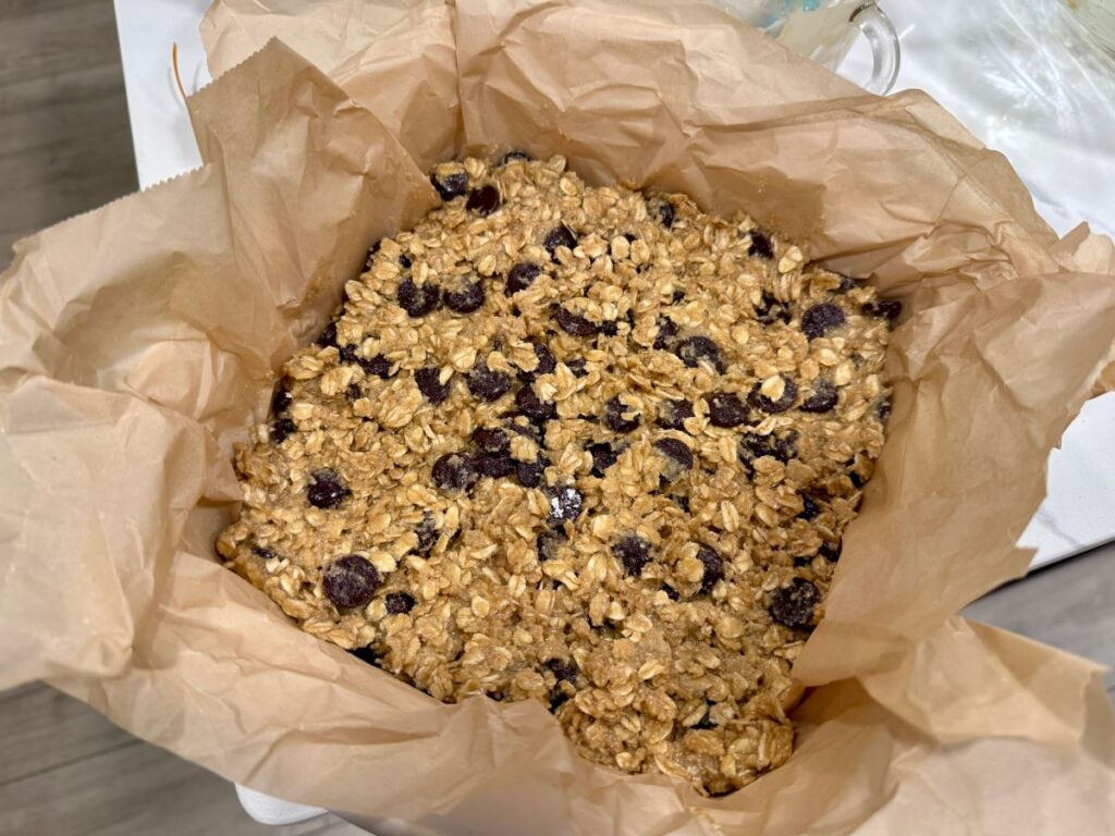 how to make easy dark chocolate chunk maple tahini oat bars, a healthy dessert