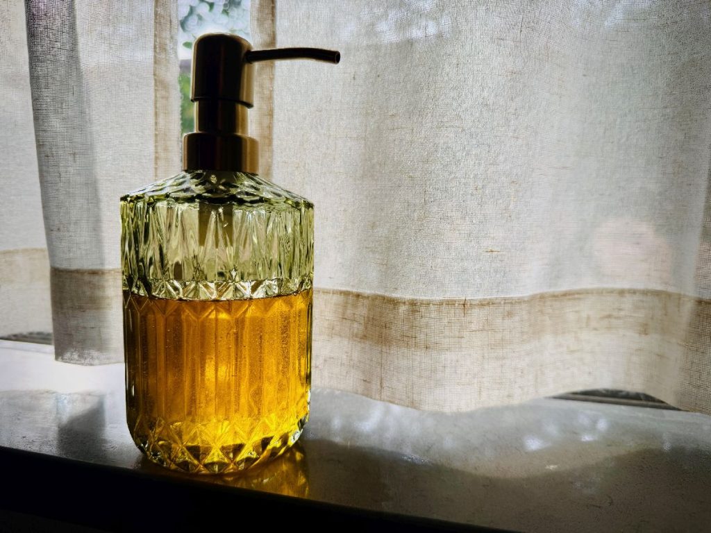 How to Make Clean, Moisturizing Body Oil | If you've been making healthy non-toxic beauty product swaps, this DIY homemade body oil recipe is super healthy, makes your skin feel amazing, & will save you money!  It's super easy to make, and much more cost-effective than buying it.  I've realized that body oil (on damp skin) is so much more moisturizing than lotion or body butter, especially for my 40+ year old skin! Clean beauty swaps, DIY clean beauty. 