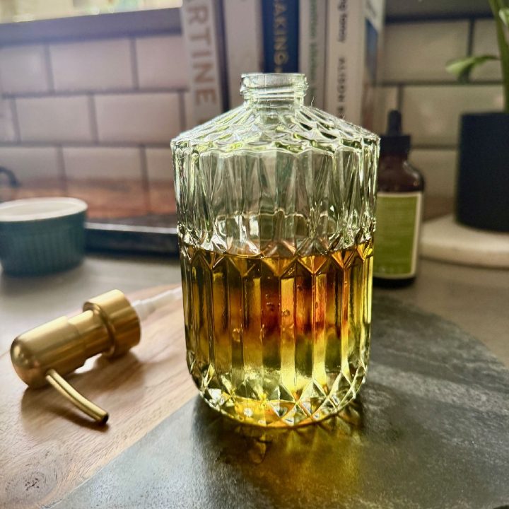 Easy, Nourishing DIY Body Oil (Natural, Non-Toxic Moisturizer)