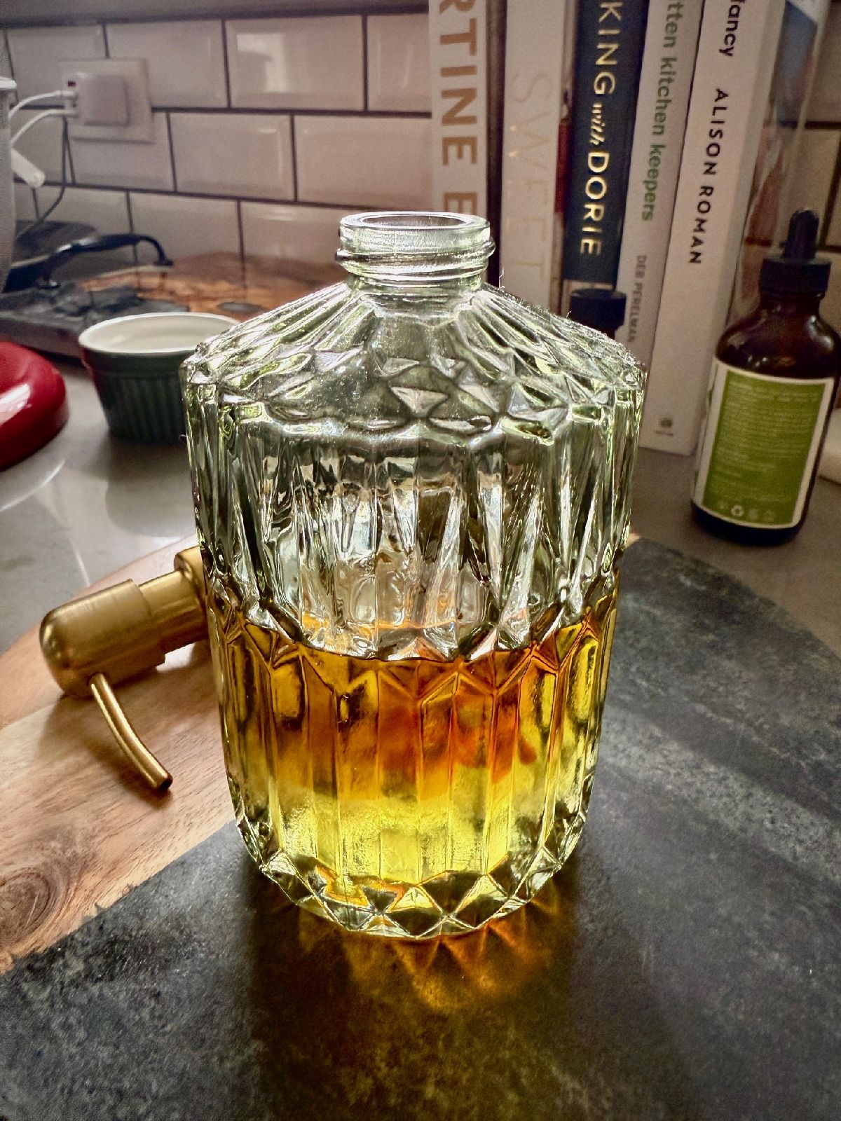 How to Make Clean, Moisturizing Body Oil | If you've been making healthy non-toxic beauty product swaps, this DIY homemade body oil recipe is super healthy, makes your skin feel amazing, & will save you money!  