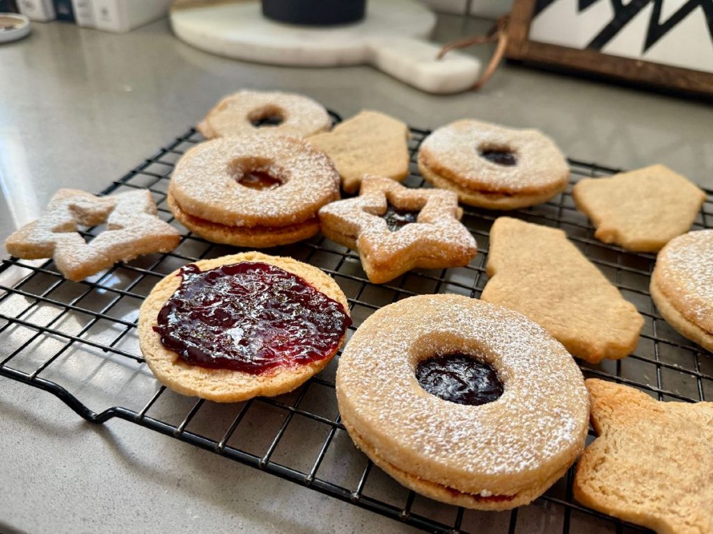These spiced hazelnut linzer cookies are mouthwateringly good, and shockingly easy to make. The warmly spiced buttery cookies are filled with a tart jam for the perfect cozy snack!