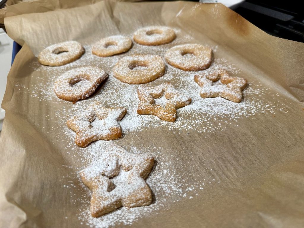 These spiced hazelnut linzer cookies are mouthwateringly good, and shockingly easy to make. The warmly spiced buttery cookies are filled with a tart jam for the perfect cozy snack!