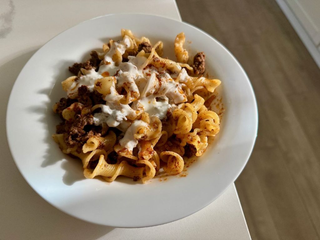 How to Make the Viral Turkish Beef Pasta | This delicious and super easy Turkish beef pasta has echoes of the traditional dish manti (tiny stuffed pastas) and has gone viral on Tiktok.  It's not hard to see why...it's ready in less than 30 minutes, feels indulgent but is fairly healthy, and is a total crowdpleaser!  An easy weeknight meal, 30 minute meal, healthy dinner recipe. 