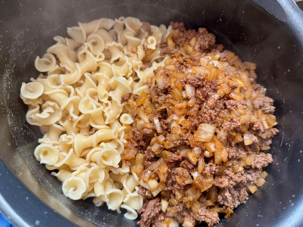 how to make a delicious easy Turkish beef pasta, the flavors of manti