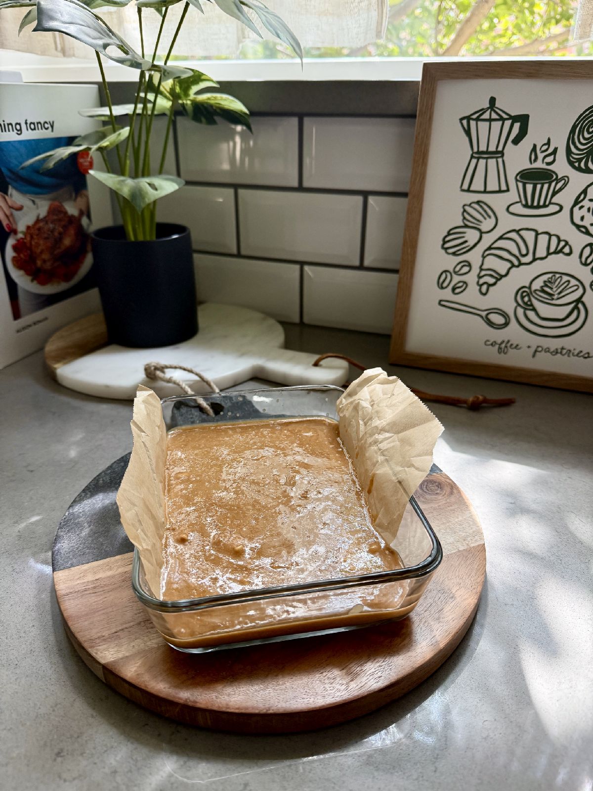 How to make a copycat version of Honey Mama's Peanut Butter Cookie Bar | This delicious, healthy no-bake dessert is SO easy to make, whipped up in just a few minutes and stays in the fridge for weeks. They're a perfect healthy dessert with real ingredients, a peanut butter lover's dream.