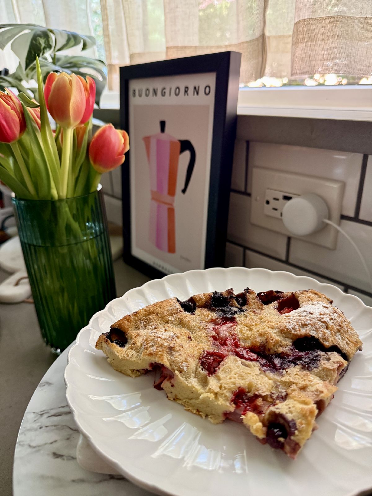 How to make a lemon berry dutch baby, a perfect easy brunch recipe!
