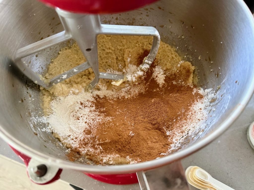 how to make cinnamon snacking cake (egg-free)