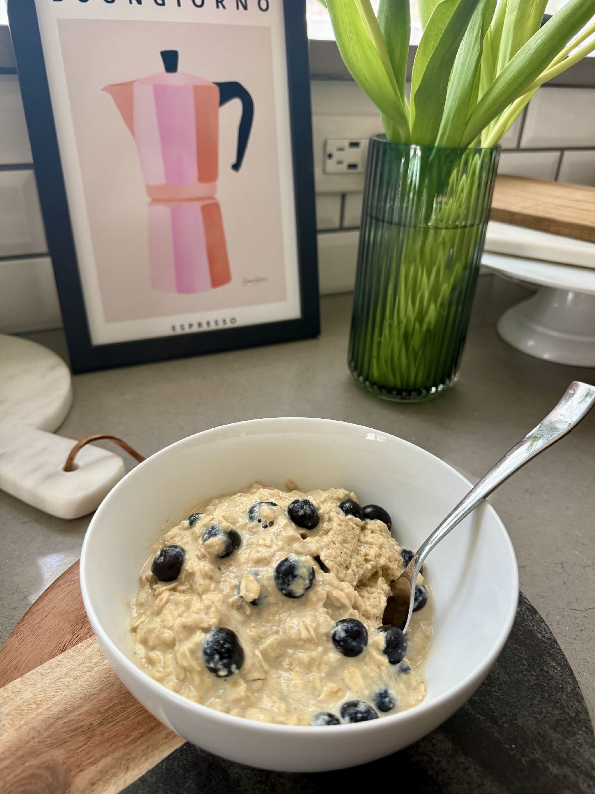How to make custardy "oatmeal with egg" - a creamy custardy vanilla blueberry oatmeal that's ready in 5 minutes