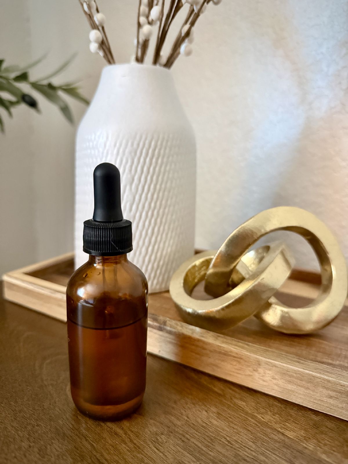 How to make DIY face oil...it's super easy, made with clean, organic ingredients you can easily source online, and gives you a non-toxic homemade face moisturizer that makes your skin feel amazing!