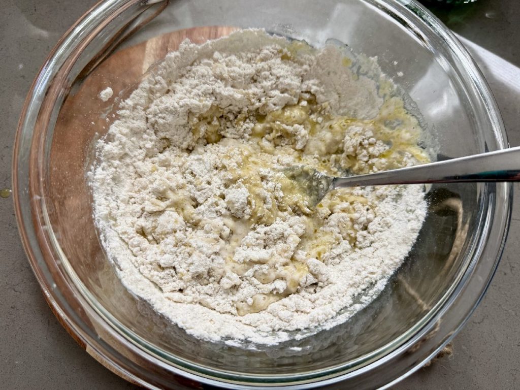 making these homemade crackers is super easy, the dough is just a few ingredients