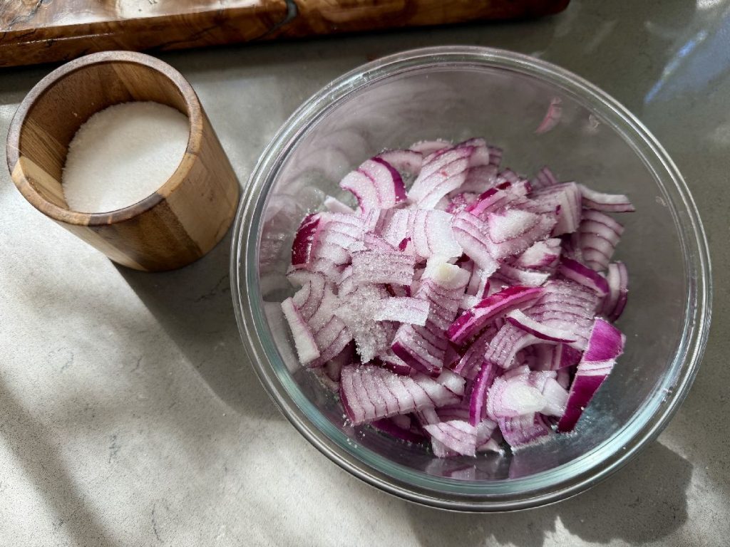 making quick pickled red onions